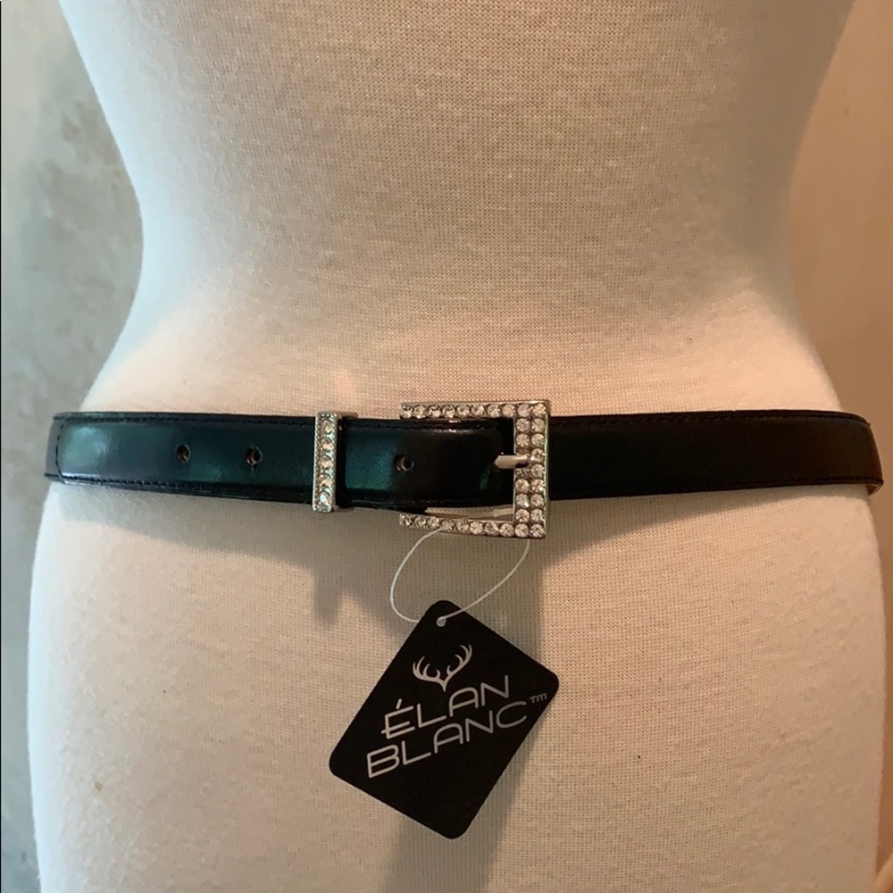 Belt in a Sleek Black Leather with Crystal Buckle